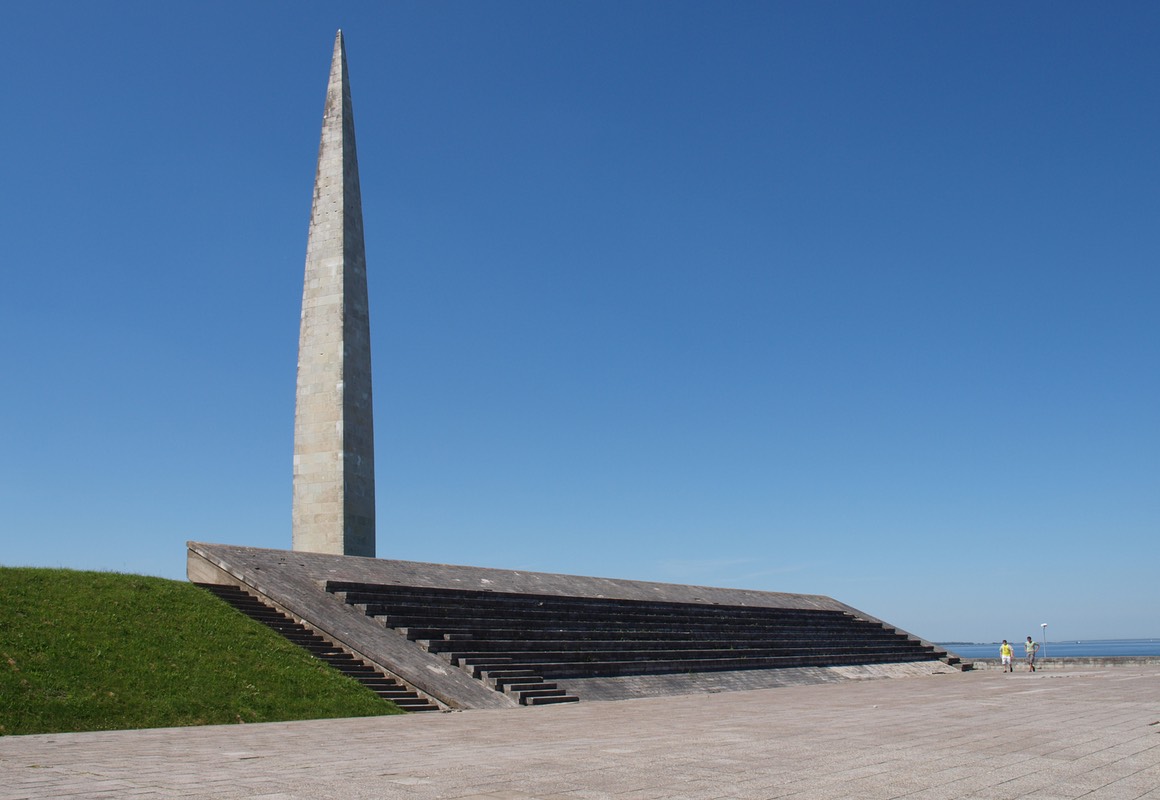 Tallin_Maarjamäe_memorial_Murdmaa_Varik_20100705_013